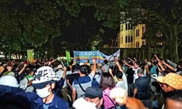  当咖喱遇见味噌汤：一个东京便利店店长的真实烦恼 新闻 当咖喱遇见味噌汤：一个东京便利店店长的真实烦恼 新闻