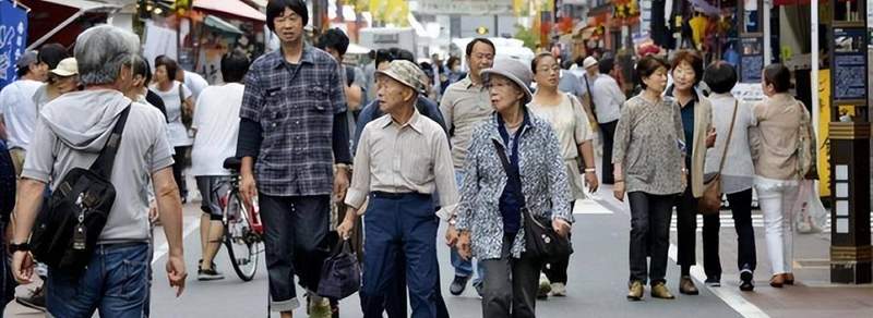  当咖喱遇见味噌汤：一个东京便利店店长的真实烦恼 新闻 当咖喱遇见味噌汤：一个东京便利店店长的真实烦恼 新闻