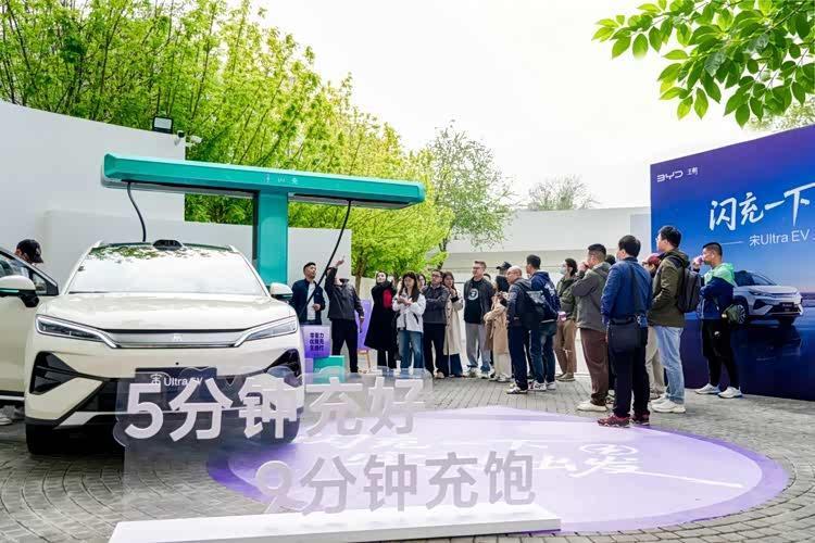  闪充技术下放15万级：比亚迪宋Ultra EV如何重构纯电出行底层逻辑 汽车科技