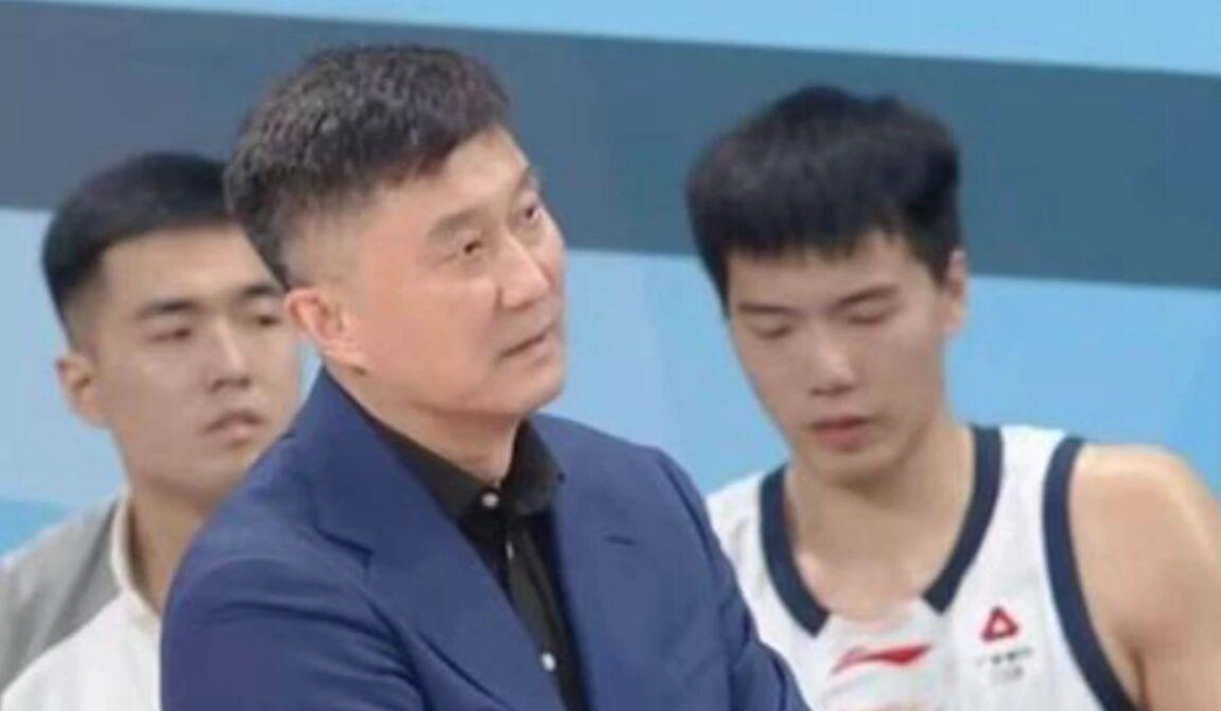  CBA三强伤病与补强深度解析：季后赛格局的变量密码 体育新闻 CBA三强伤病与补强深度解析：季后赛格局的变量密码 体育新闻