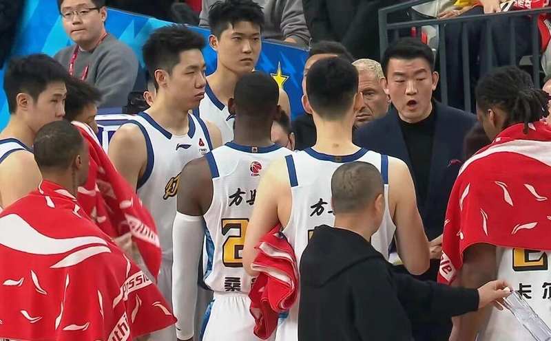  CBA三强伤病与补强深度解析：季后赛格局的变量密码 体育新闻 CBA三强伤病与补强深度解析：季后赛格局的变量密码 体育新闻